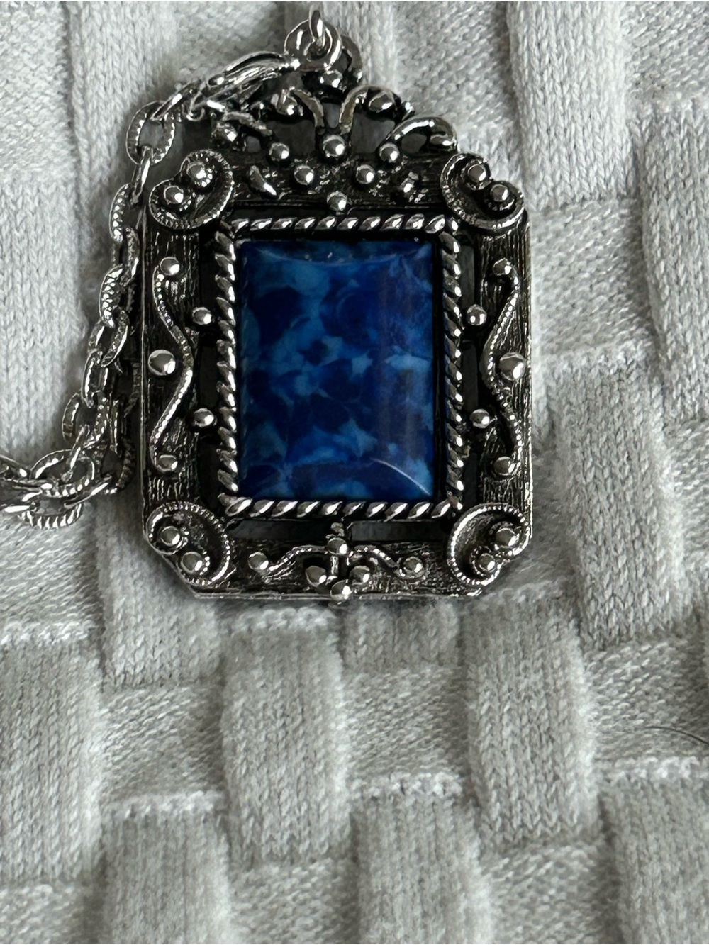 Sarah Coventry "Roman Holiday" Reversible Blue Stone Filigree Pendant Necklace6 - Picture 7 of 8